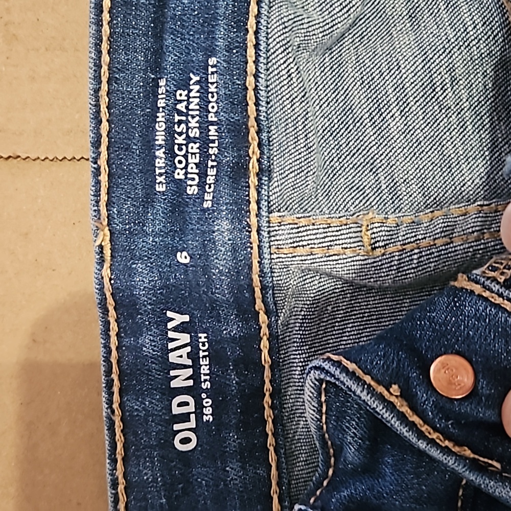 Women's Old Navy extra high rise Rockstar super skinny jeans, size 6 - Picture 4 of 5